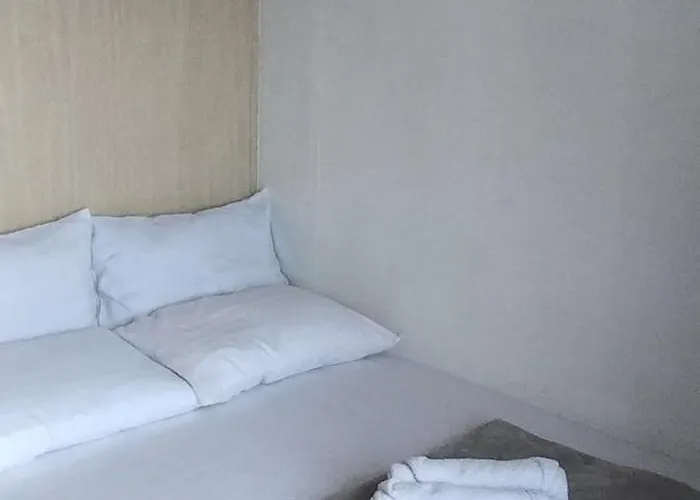 Derick's Place At Sea Residences *